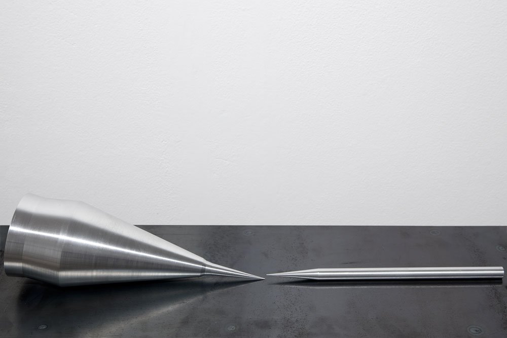SIlvia Hell, Markgraf II, A Form of History, 2011, alluminio, diam. 9x52,5 cm