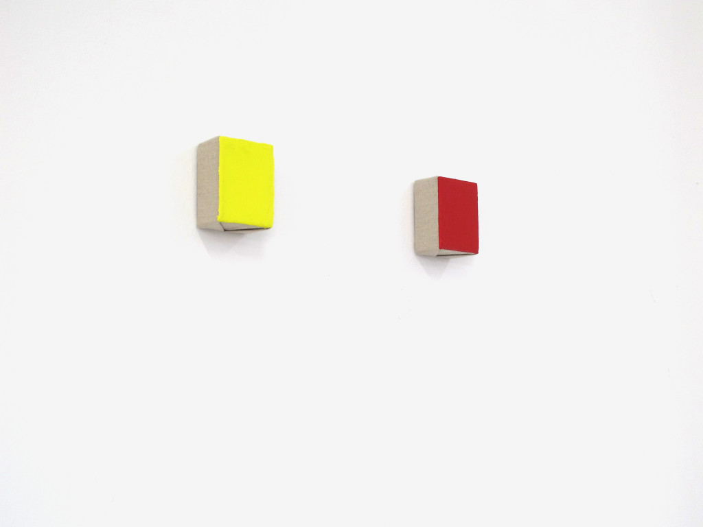 DMZ, cartellino rosso e giallo, 2016, olio su tela, each 22x16x6cm